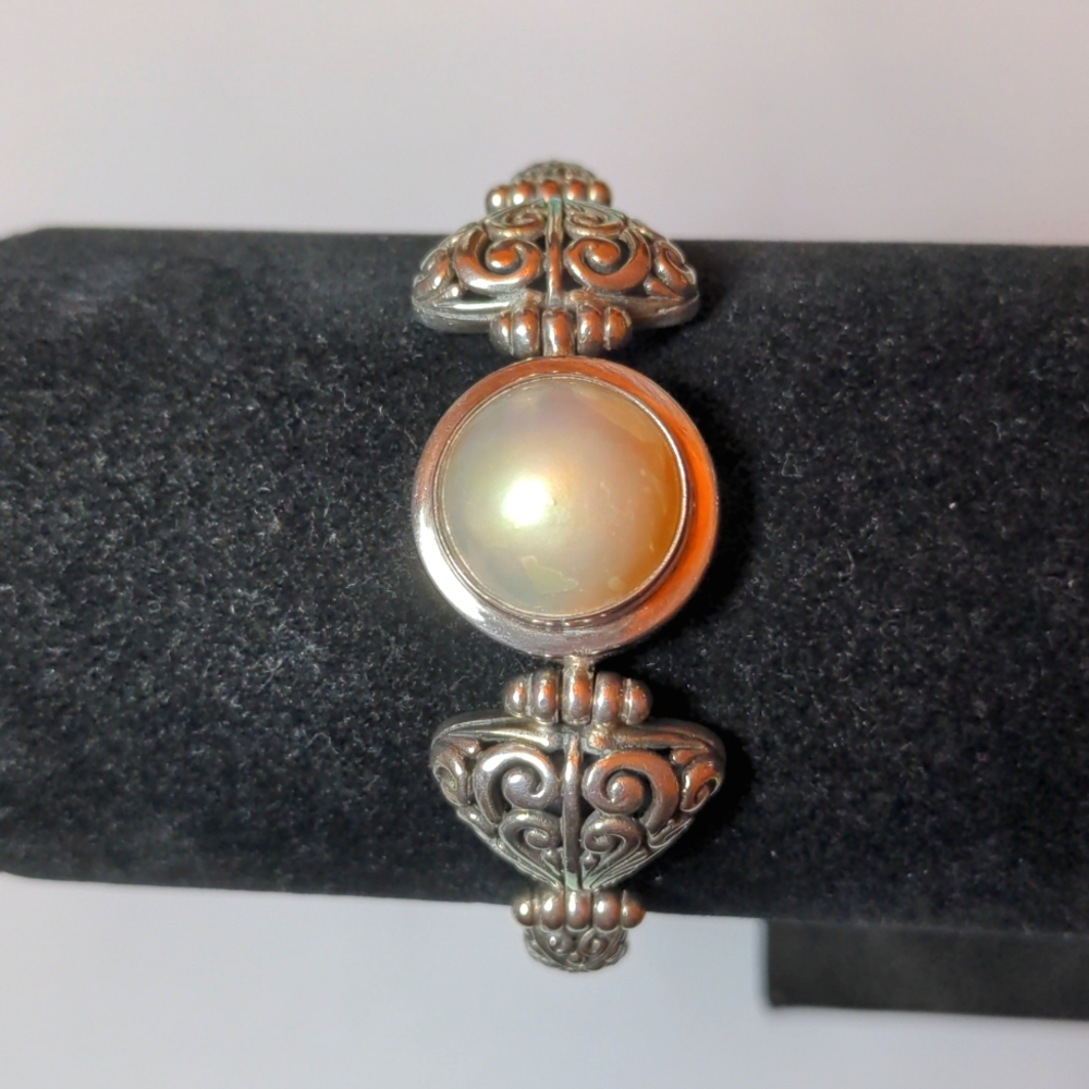 New Bali Mabe pearl sterling bracelet. Size 8" Handcrafted. White pearl Gift box